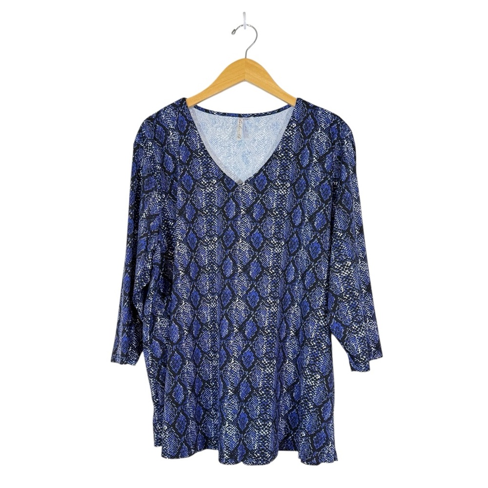 Lulu‎ B Blue Snakeskin Blouse Plus Sz 2X V Neck 3/4 Sleeve Stretch Classy Sassy